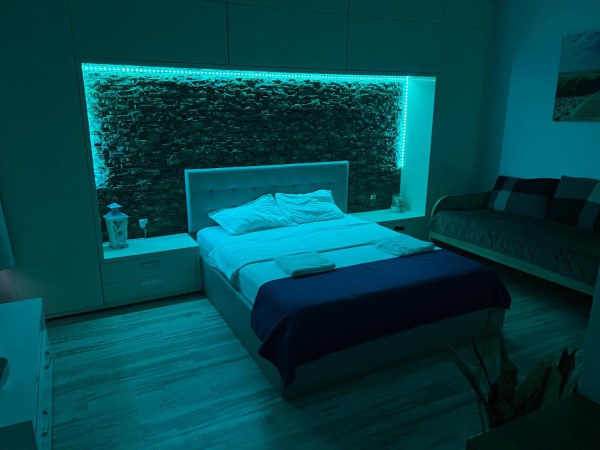 Lakeside Studio Mamaia Central Экстерьер фото